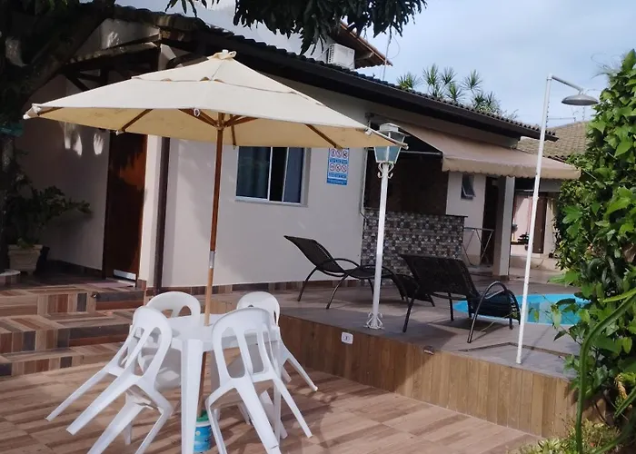 Casa c/ Piscina e Área Gourmet, 5 min da praia.